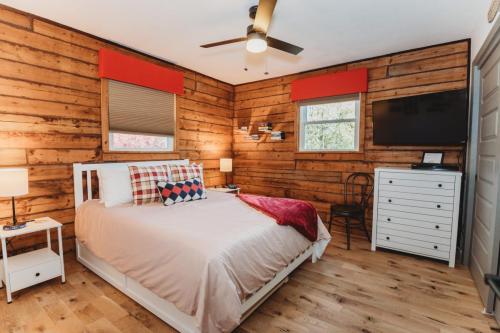2nd Bedroom at Cedar Grove Cabin