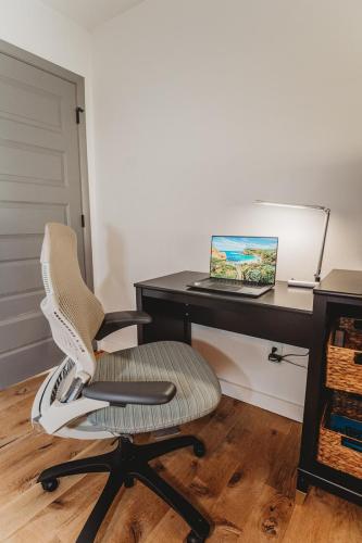 Cedar Grove Cabin Rental Remote Work Space