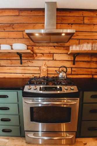 Cedar Grove Cabin Full Kitchen Available